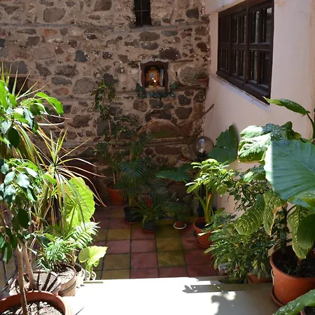 Olimpia 招待所 2*